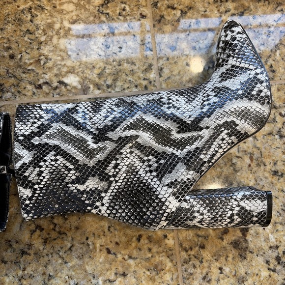 PrettyLittleThing Black Snake High Point Ankle Boot Block Heel Shoes Womens 7 - Picture 11 of 15